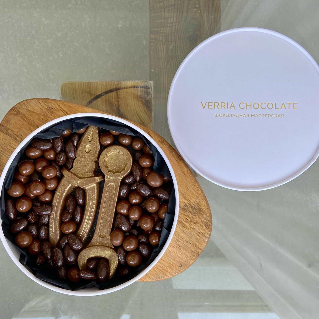 Набор драже из орехов и шоколада "Инструменты"