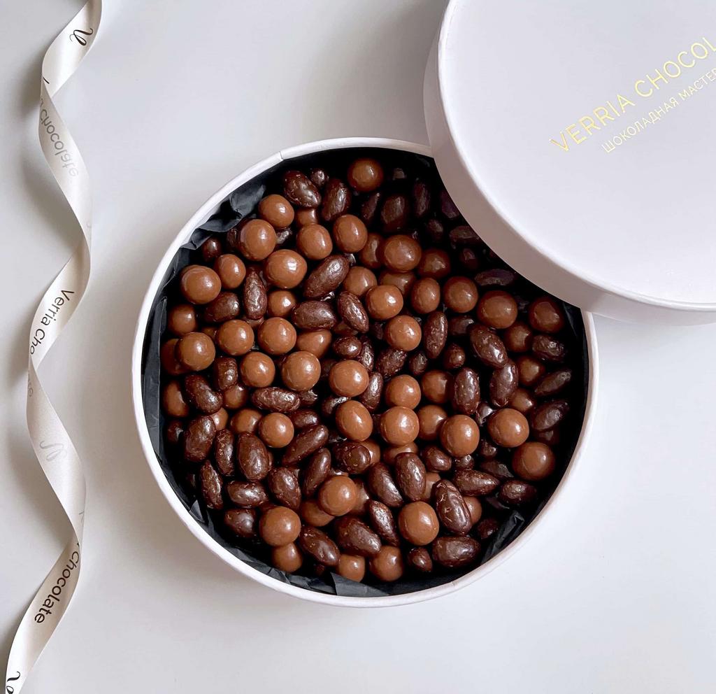 Ассорти фирменных драже из орехов