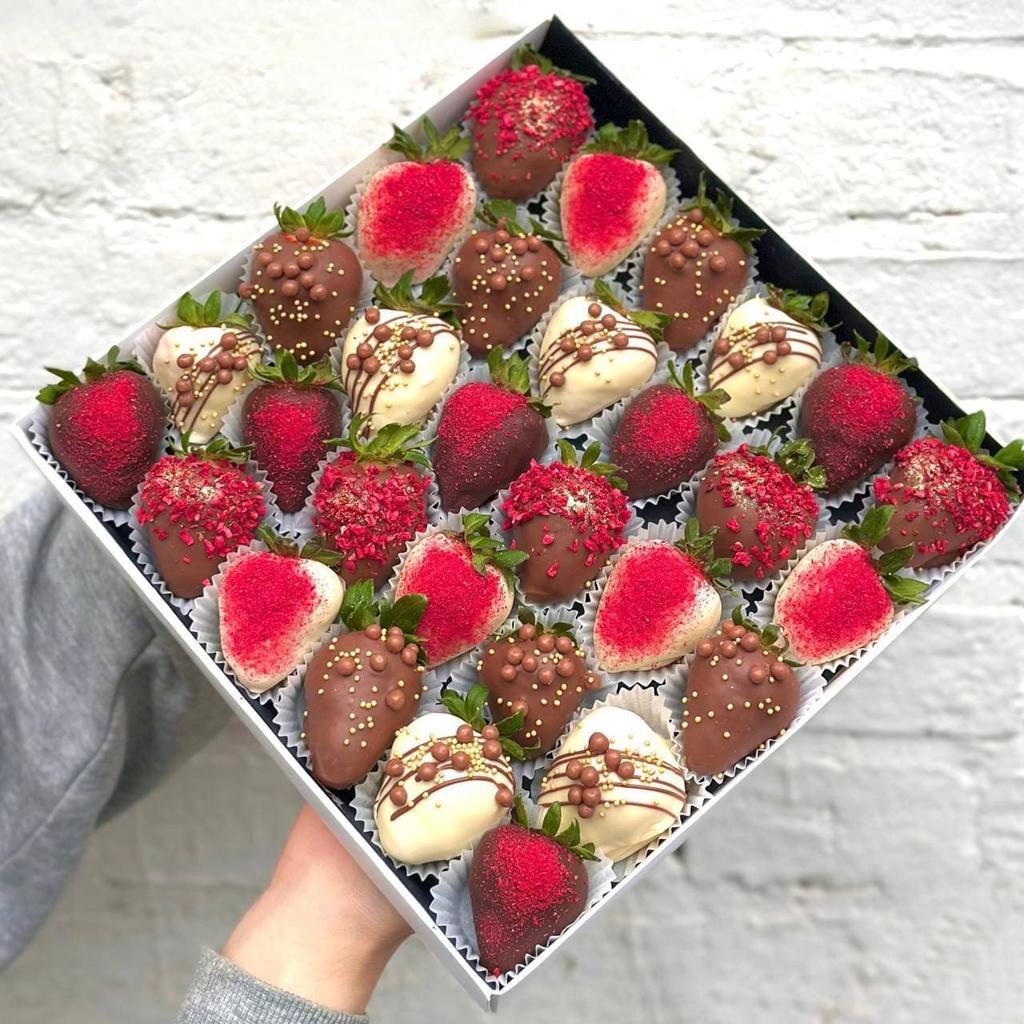 Клубника в шоколаде "Romantic Evening" (30-36 ягод)