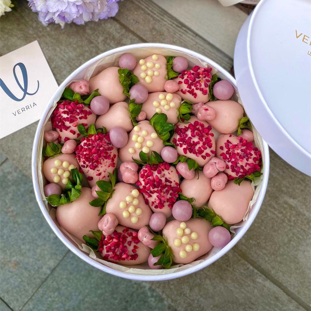 Клубника в шоколаде с драже "Princess"