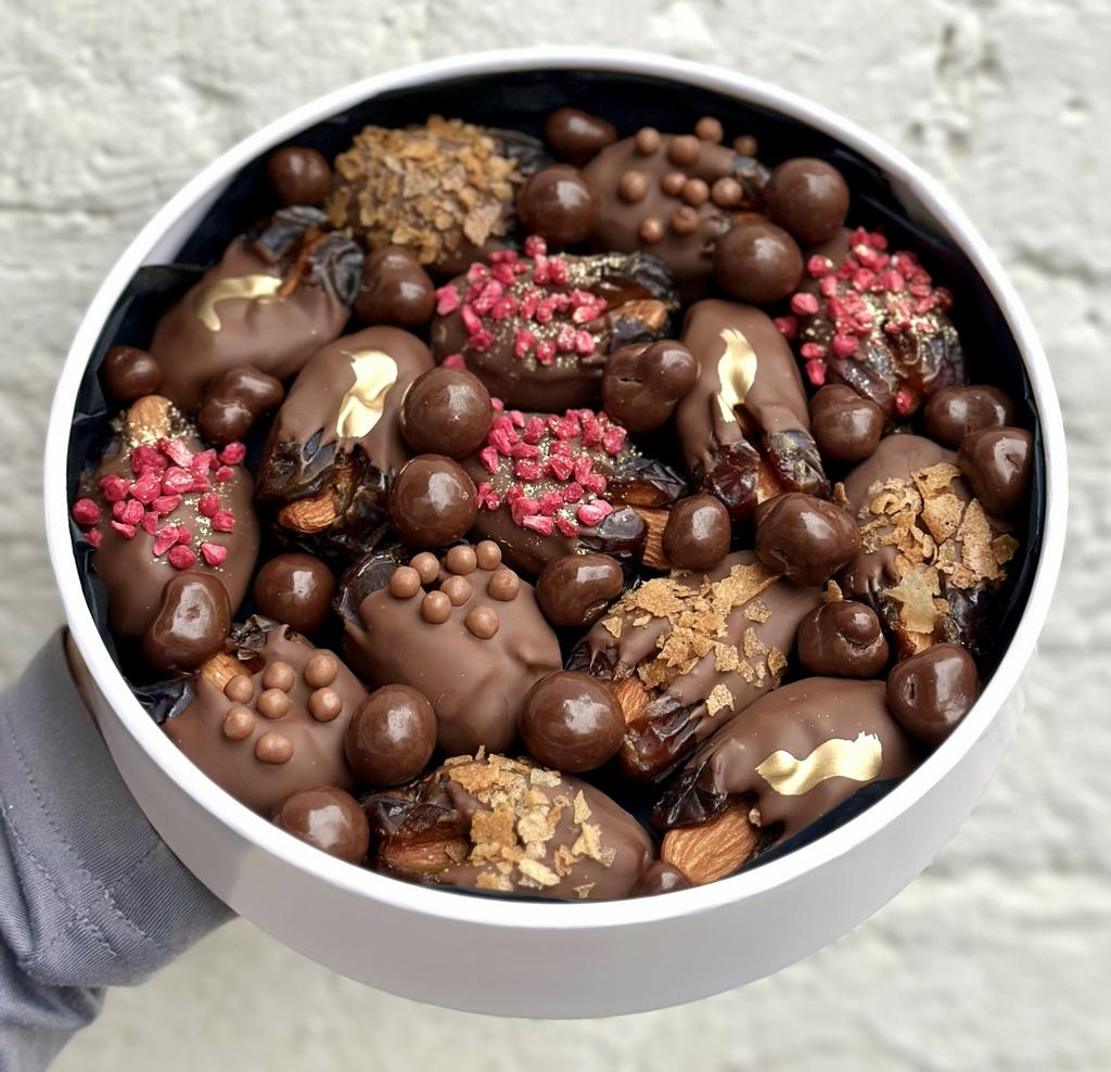 Королевские финики в молочном шоколаде с миндалем (14-16 шт.)