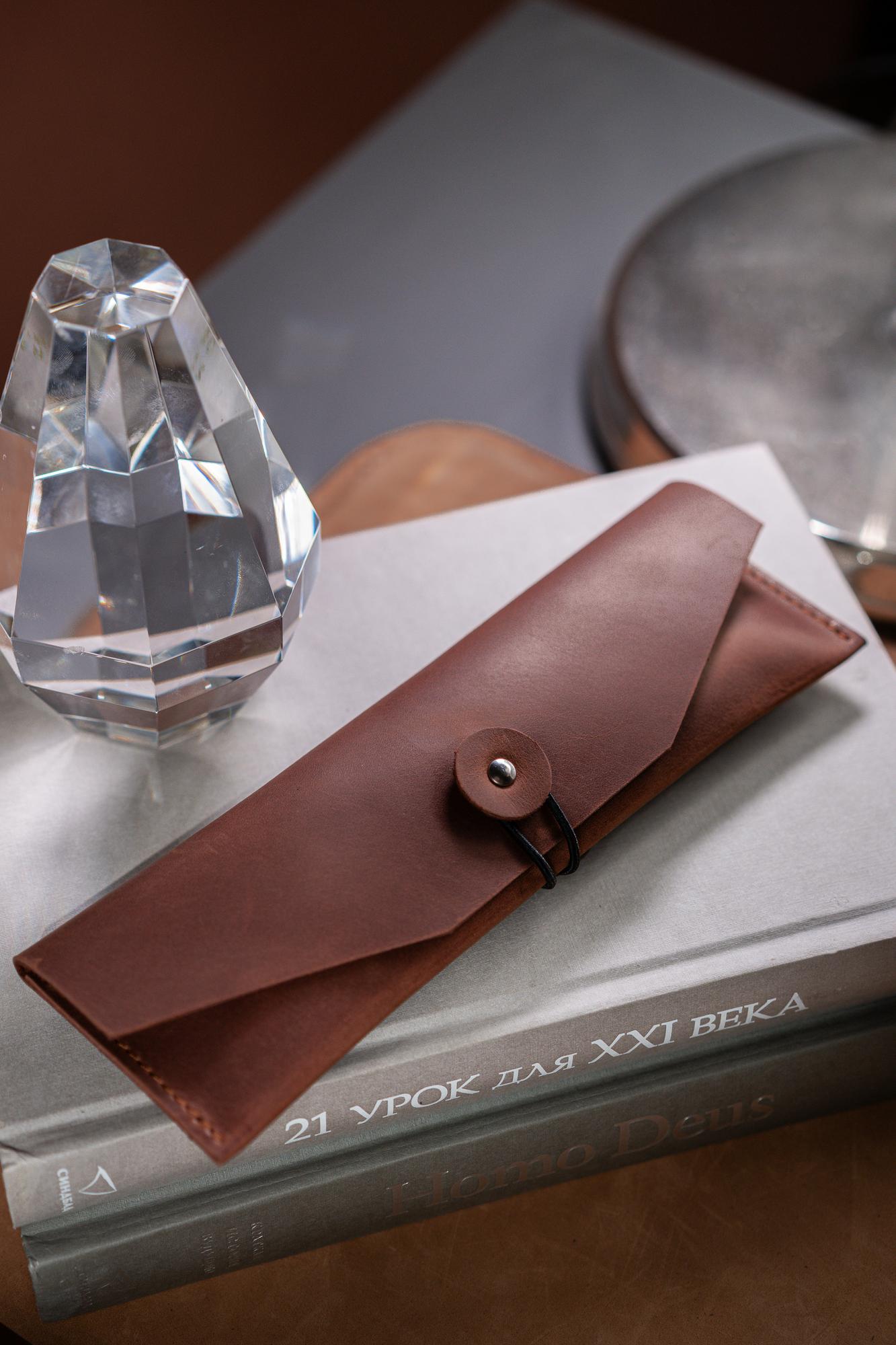 Пенал из натуральной кожи на резинке / Кожаный пенал для ручек, карандашей