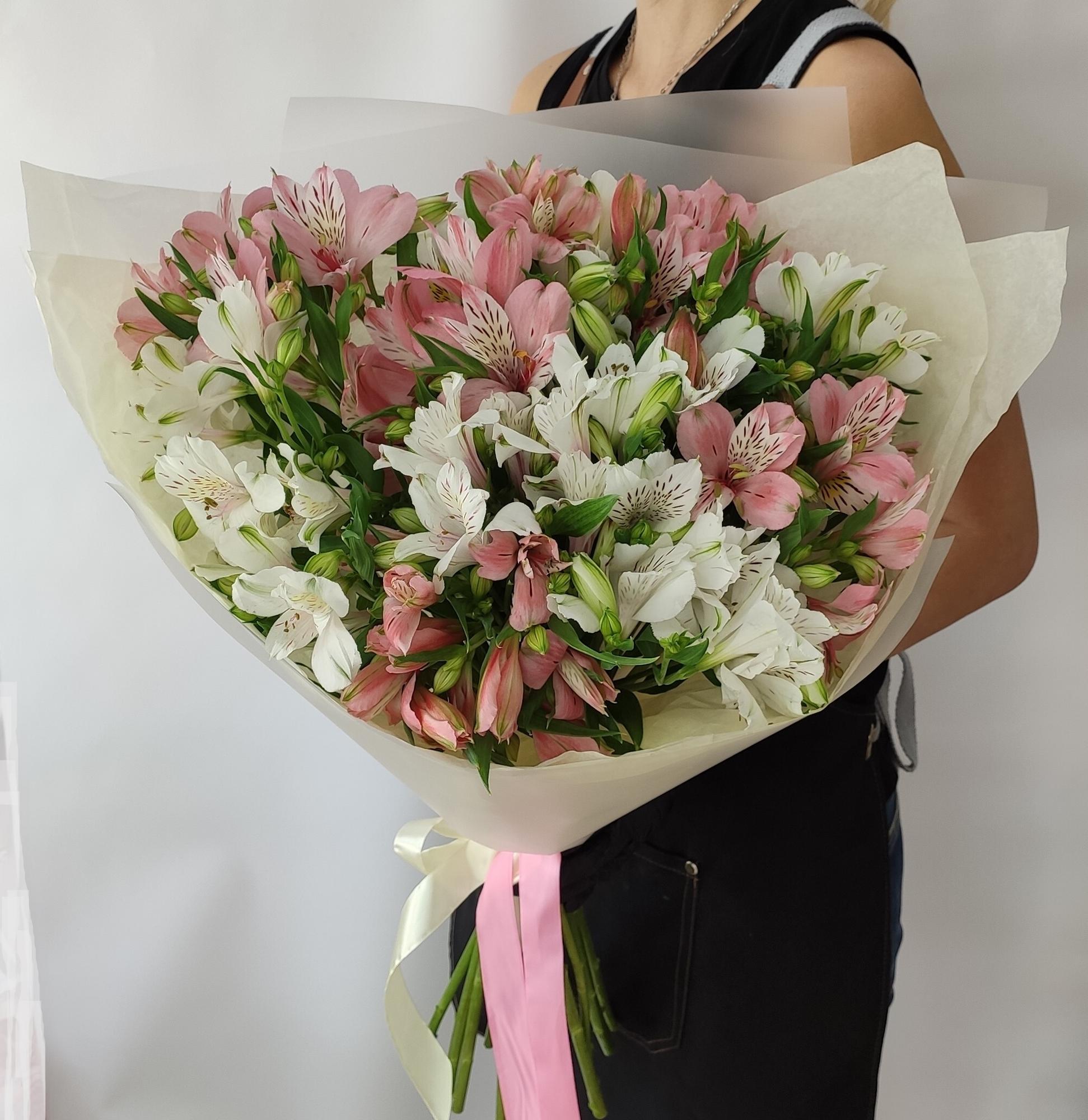 Букет 15 альстромерий