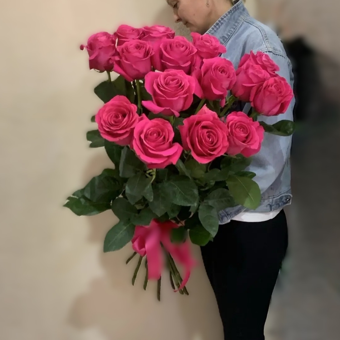 Букет из 15 ярких роз