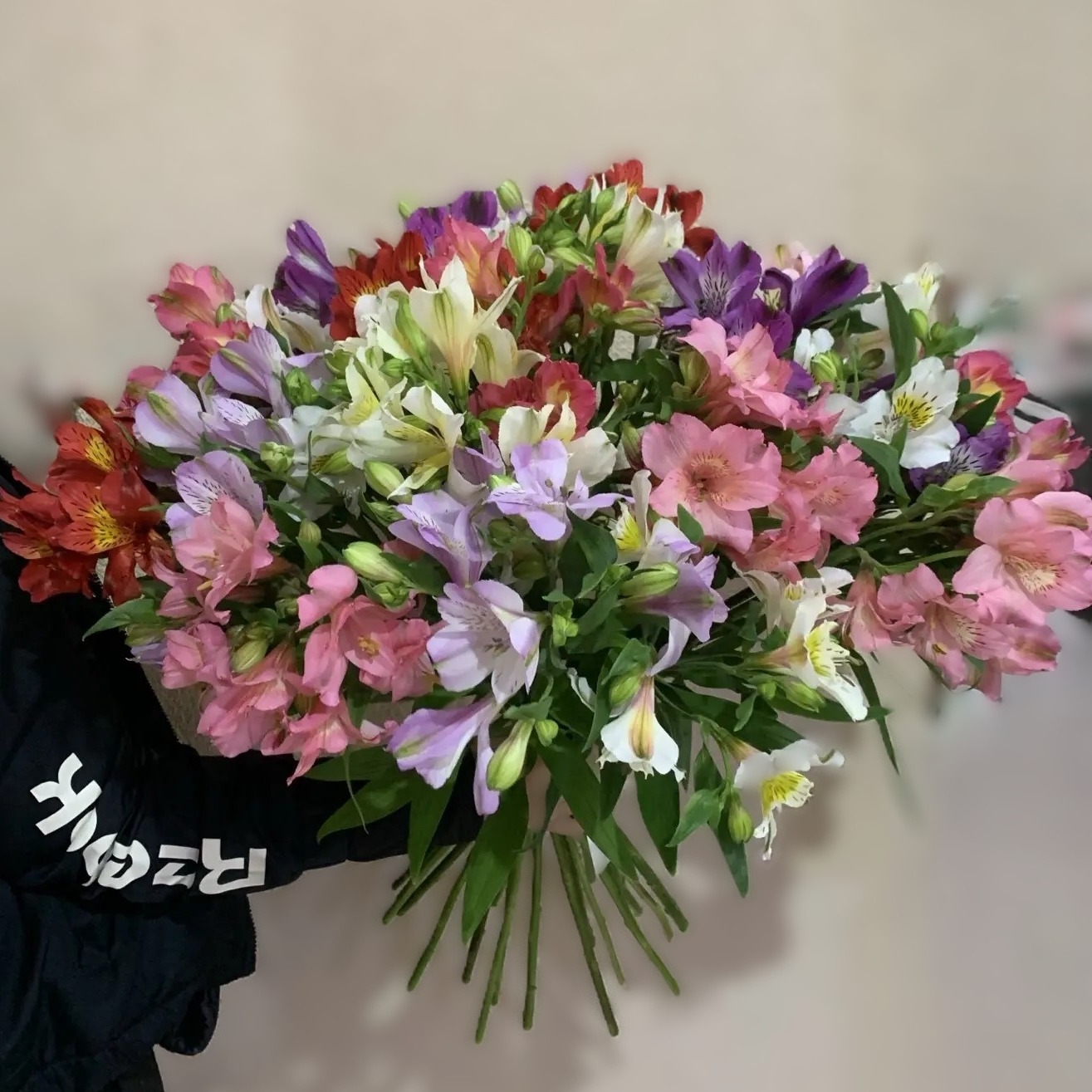 Букет из 25 альстромерий