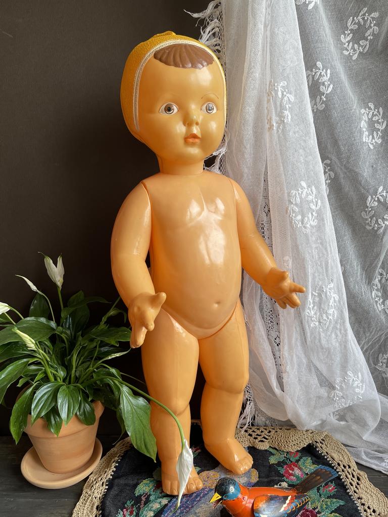 Огромный целлулоидный пупс "Пловчиха", этикетка, 62 см