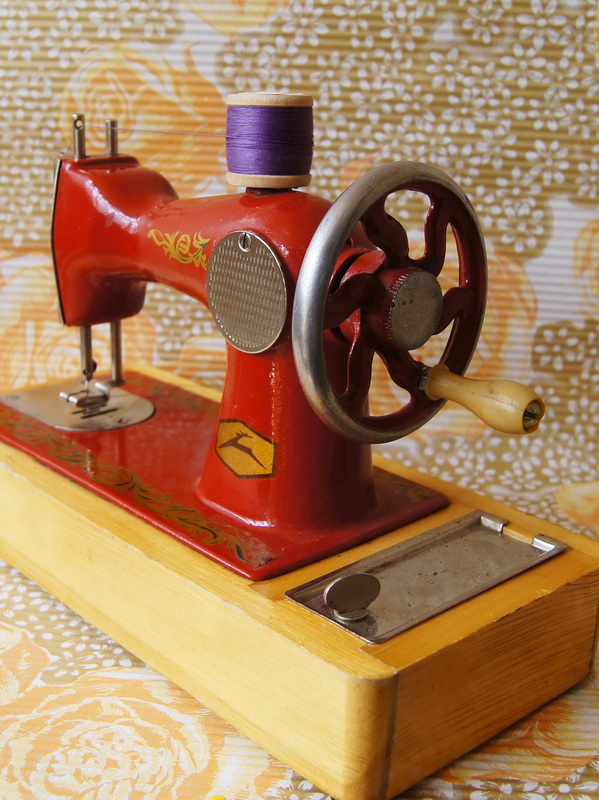 Детская швейная машинка, г. Владимир, СССР