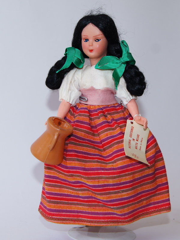 Кукла в национальном платье Мальты, 21 см (2007993)