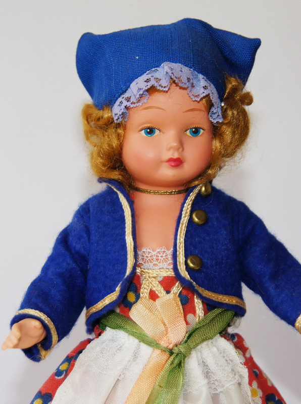 Немецкая национальная  кукла, 22 см (2008063)