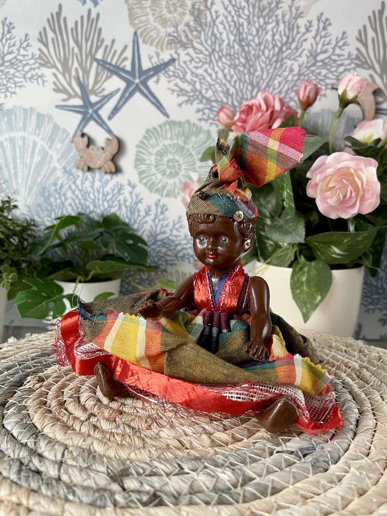 Французская темнокожая кукла, 16 см (2008095)