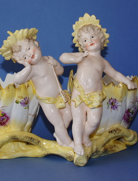 Путти, скульптурная, пара, Musterschutz / Made in Saxony