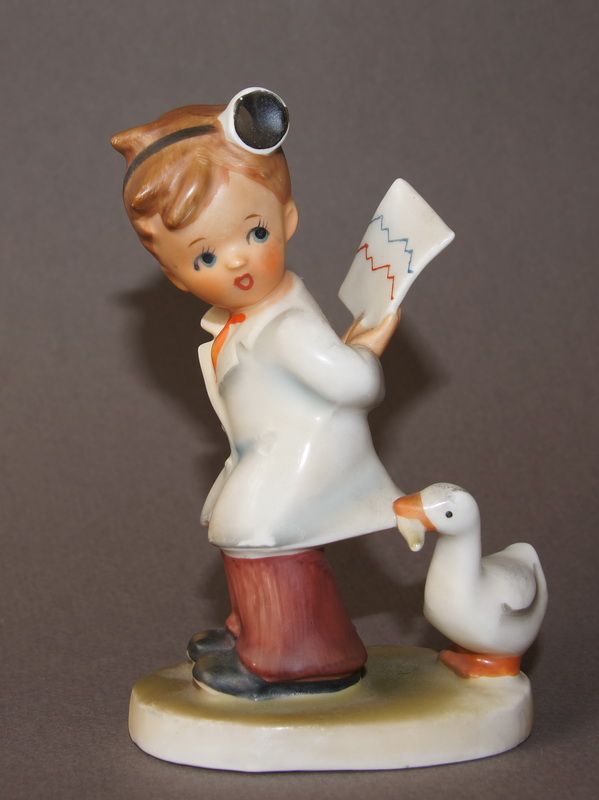 Маленький доктор, керамическая статуэтка, Япония