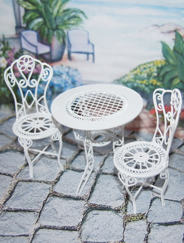 Садовая кукольная мебель