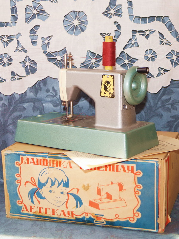 Детская швейная машинка, СССР, в упаковке
