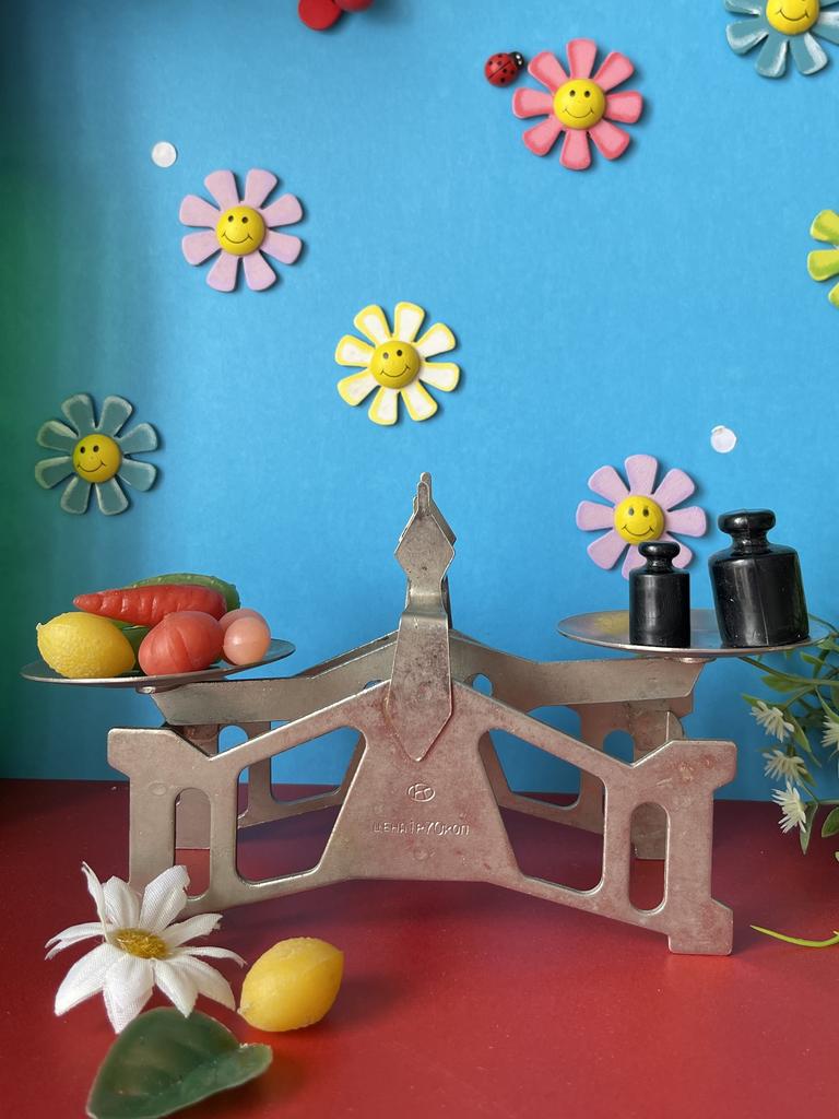 Весы детские, с гирьками и фруктами-овощами, СССР