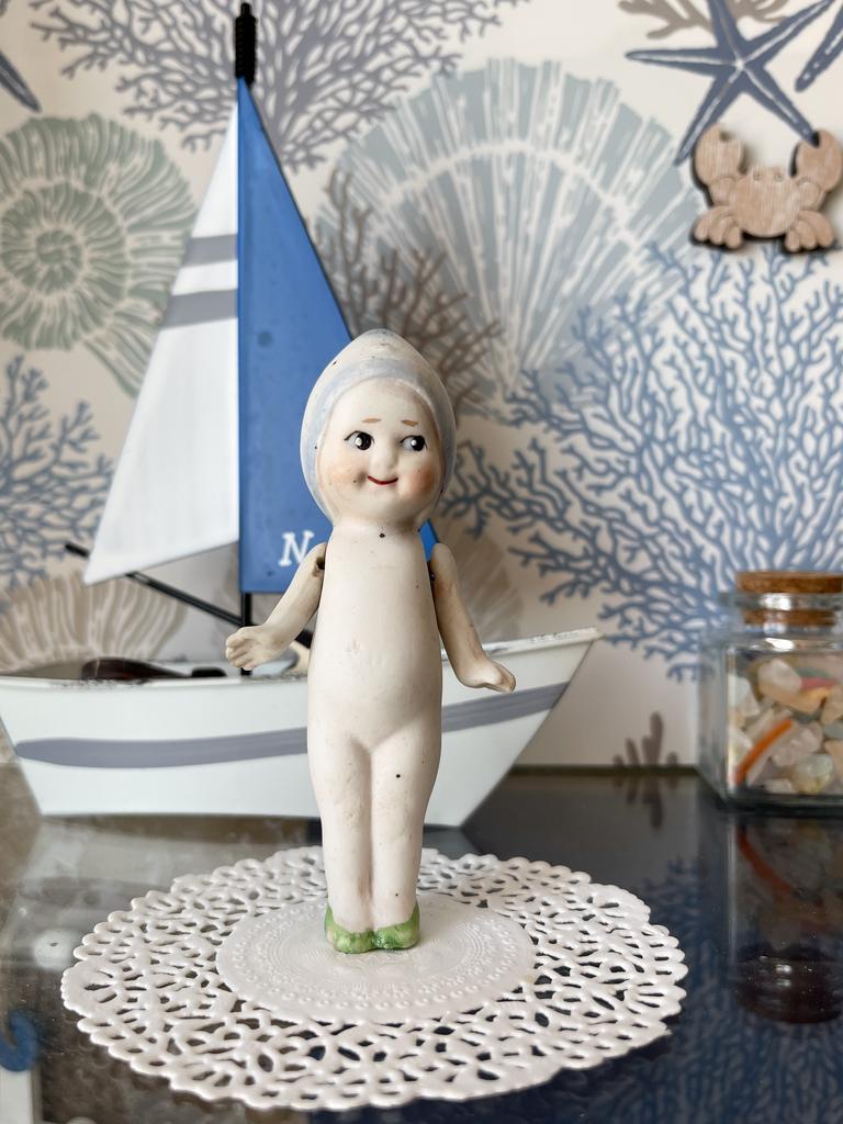 Старинная фарфоровая куколка, Япония