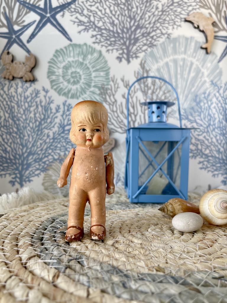 Старинная кукла