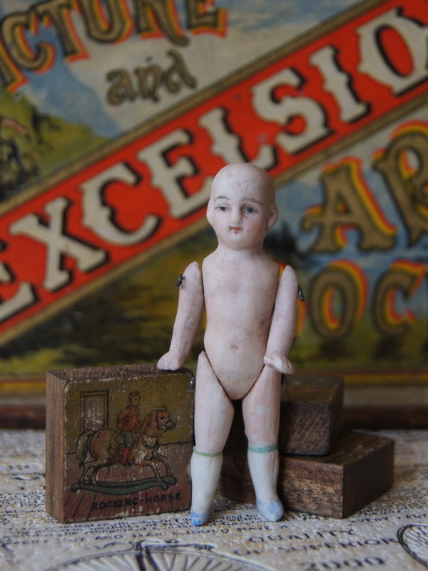 Старинная фарфоровая кукла, Германия, 7 см (100661)