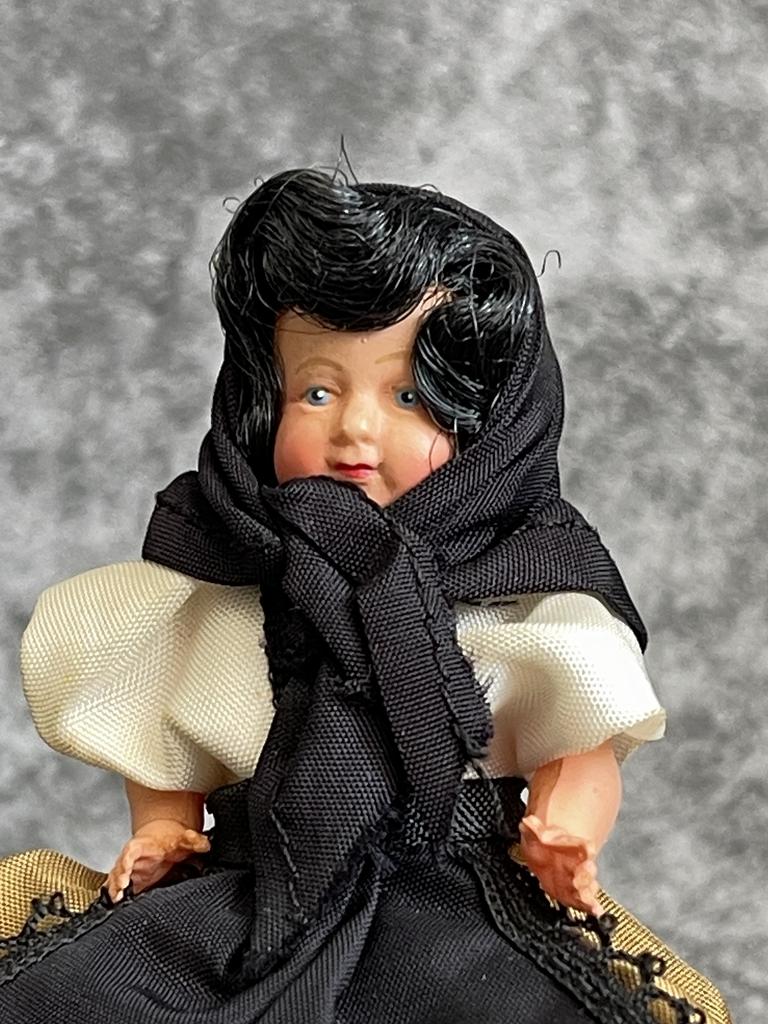 Брюнетка Petitcollin 9 см, 50-е г. (1401140)