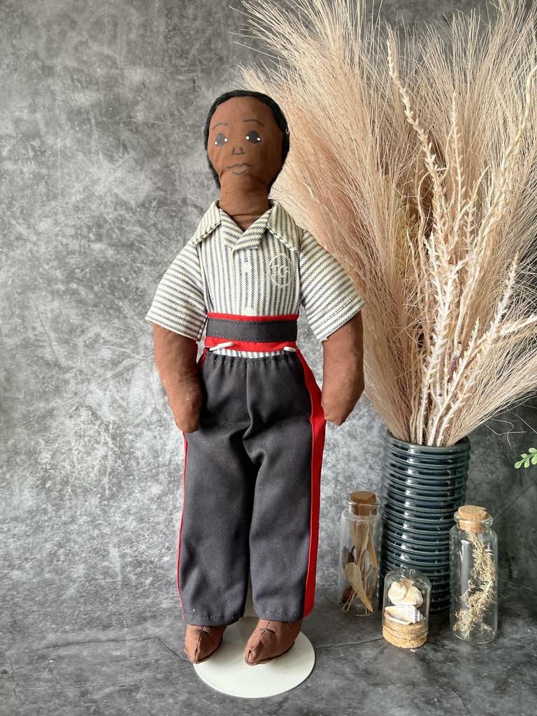 Кукла Полисмен с Ямайки, 34 см. (700738)