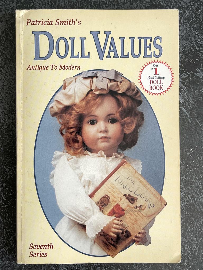 Книга о куклах. Doll Values/ Antique To Modern