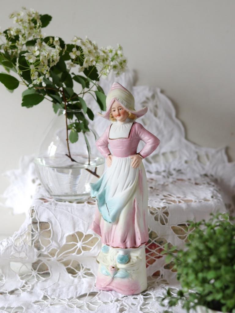 фарфоровая статуэтка