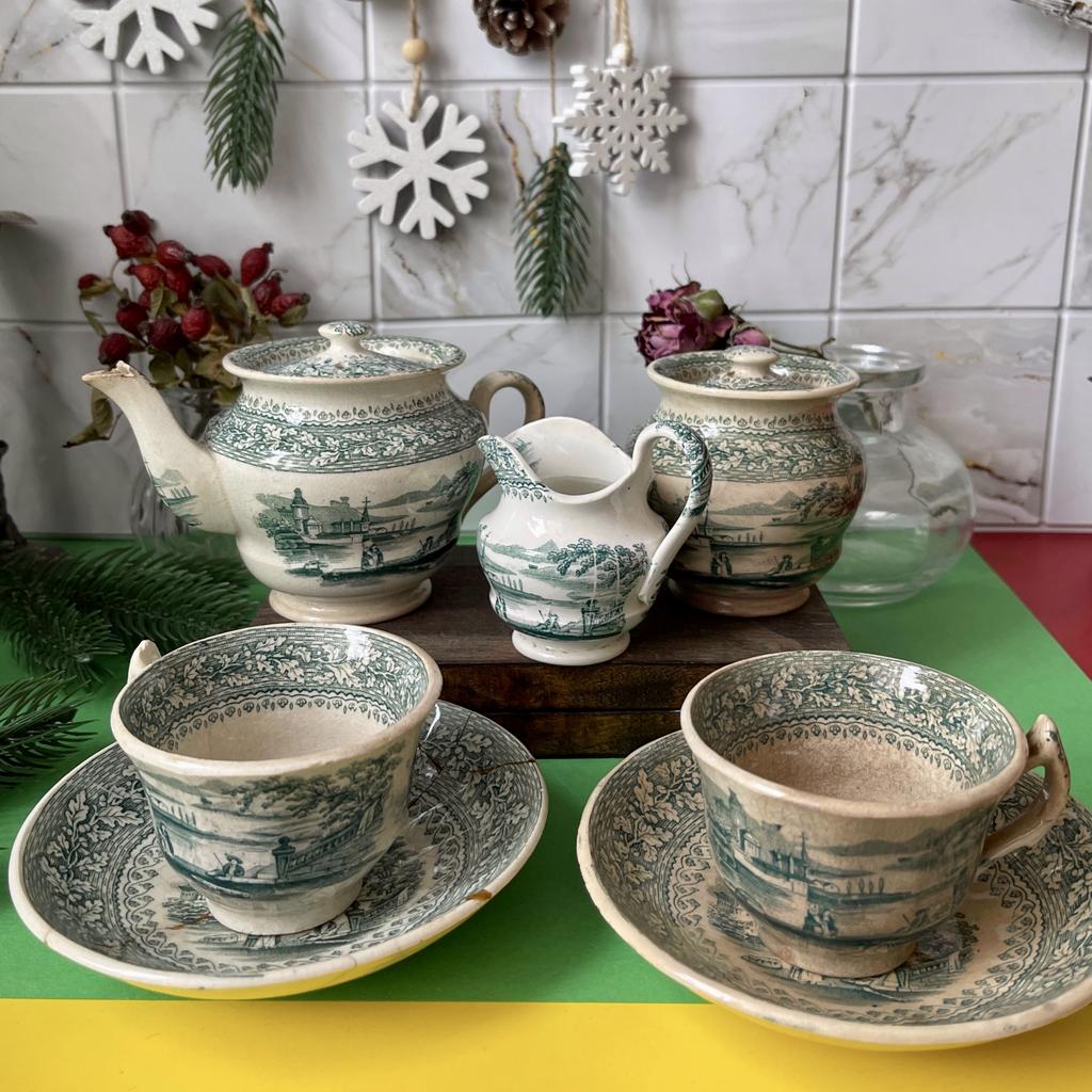 Старинный фарфоровый кукольный детский чайный сервиз