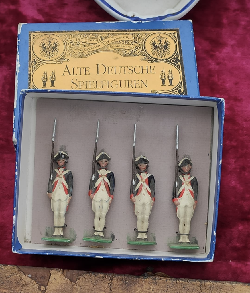 Игрушки антик