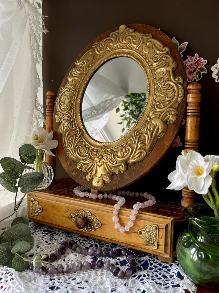 Красивое настольное старинное зеркало