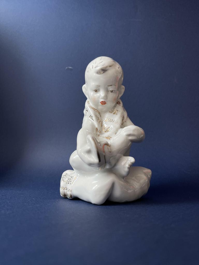 «Мальчик на подушке»