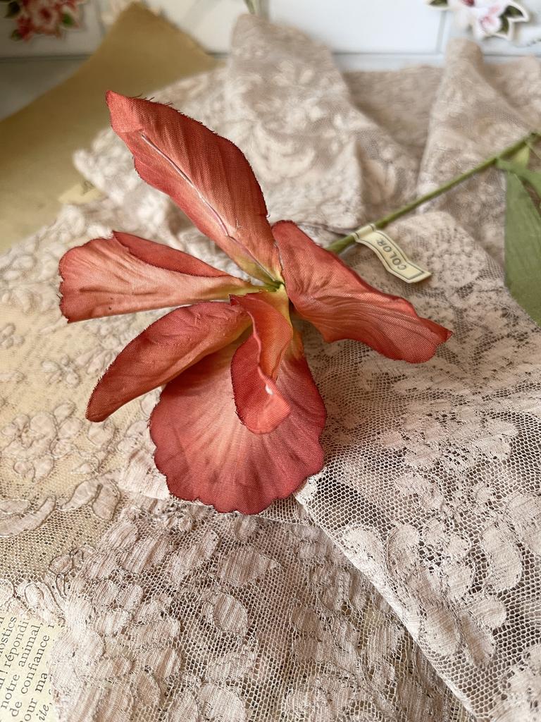 Старинный цветок, старинное украшение