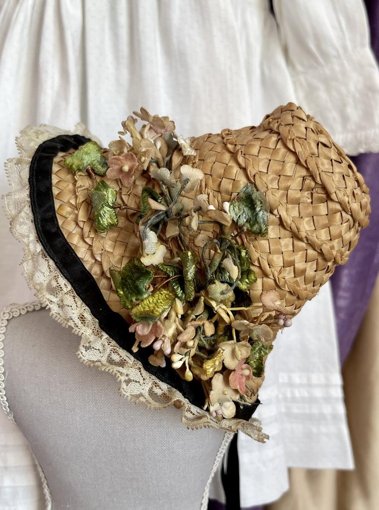 Антикварная шляпка для старинной куклы