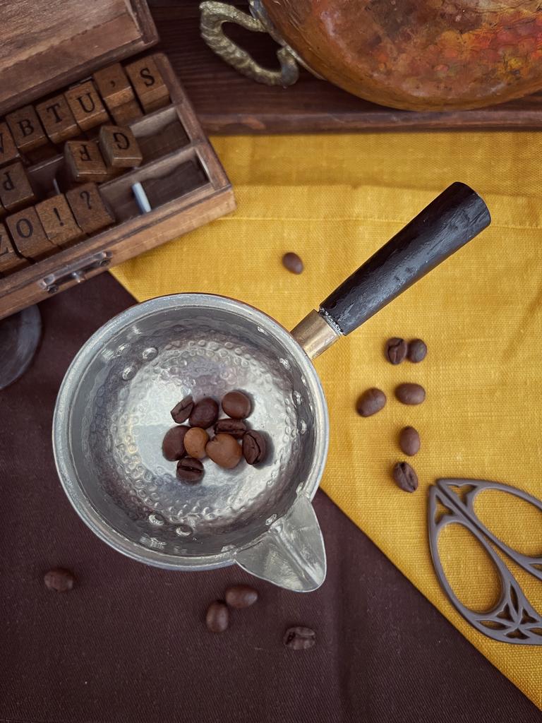 Медный ковшик на ножках