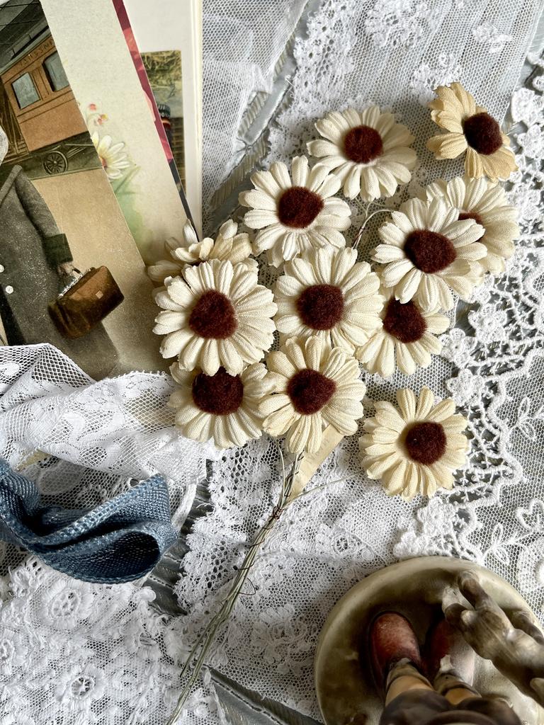 Старинный букетик ромашек с этикеткой