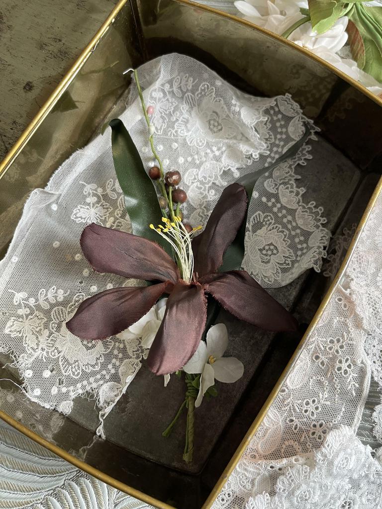 Старинный букетик с лилией