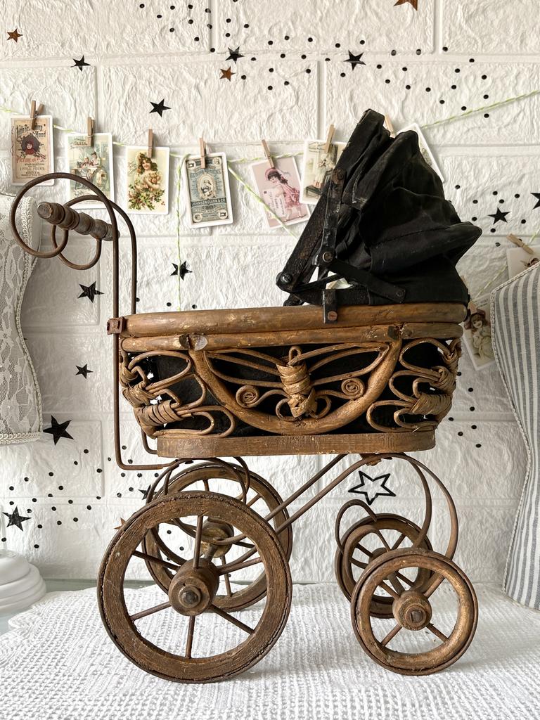 Коляска для  старинных кукол