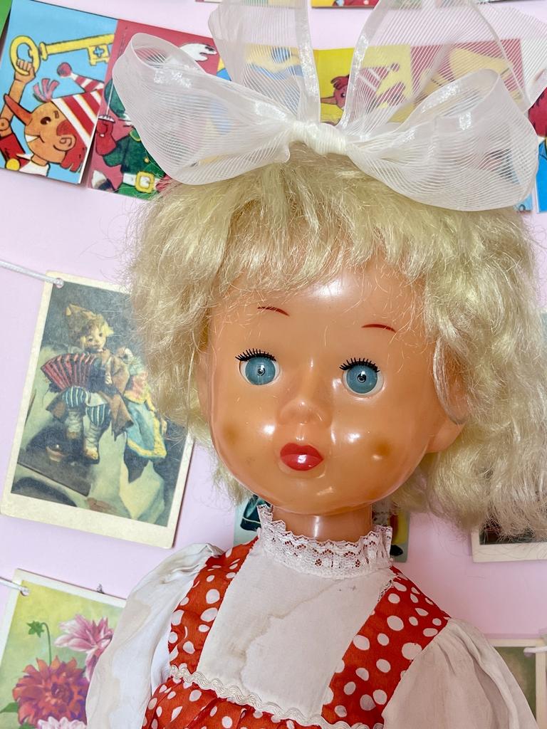 Нина, большая советская кукла