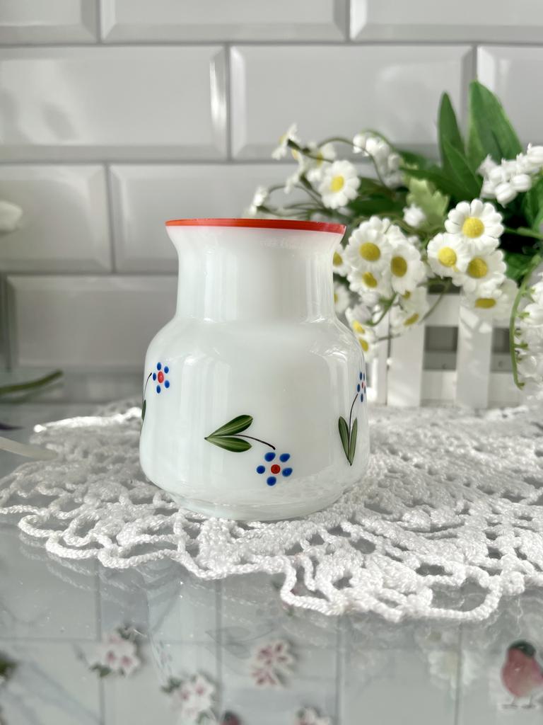 Вазочка из молочного стекла СССР