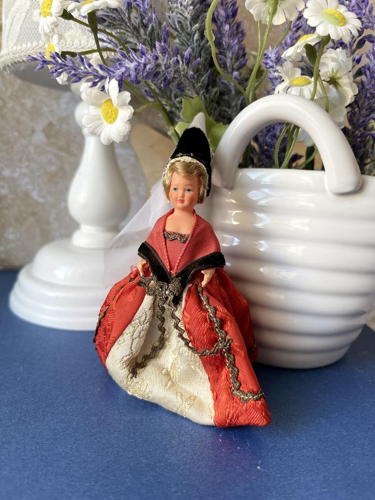 Французская миникукла