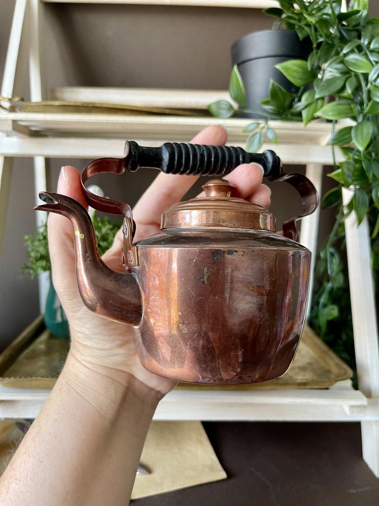 Старинный кукольный чайник