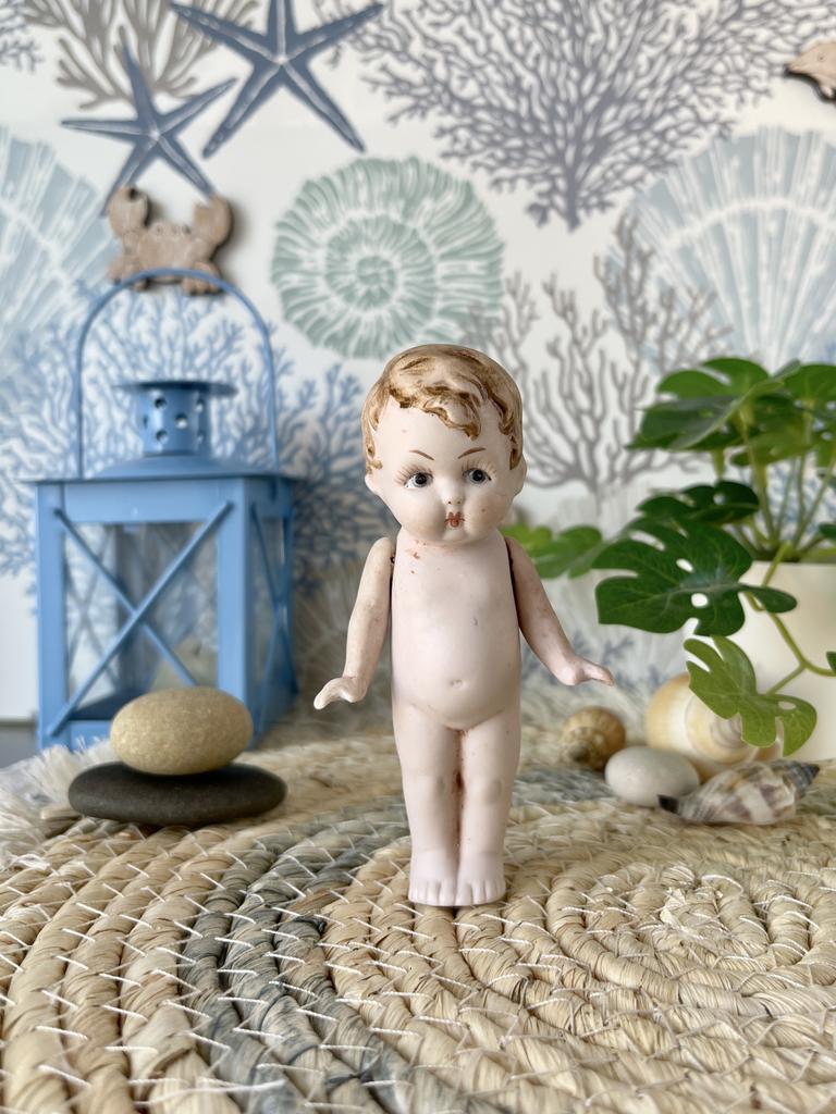 Фарфоровая мини куколка