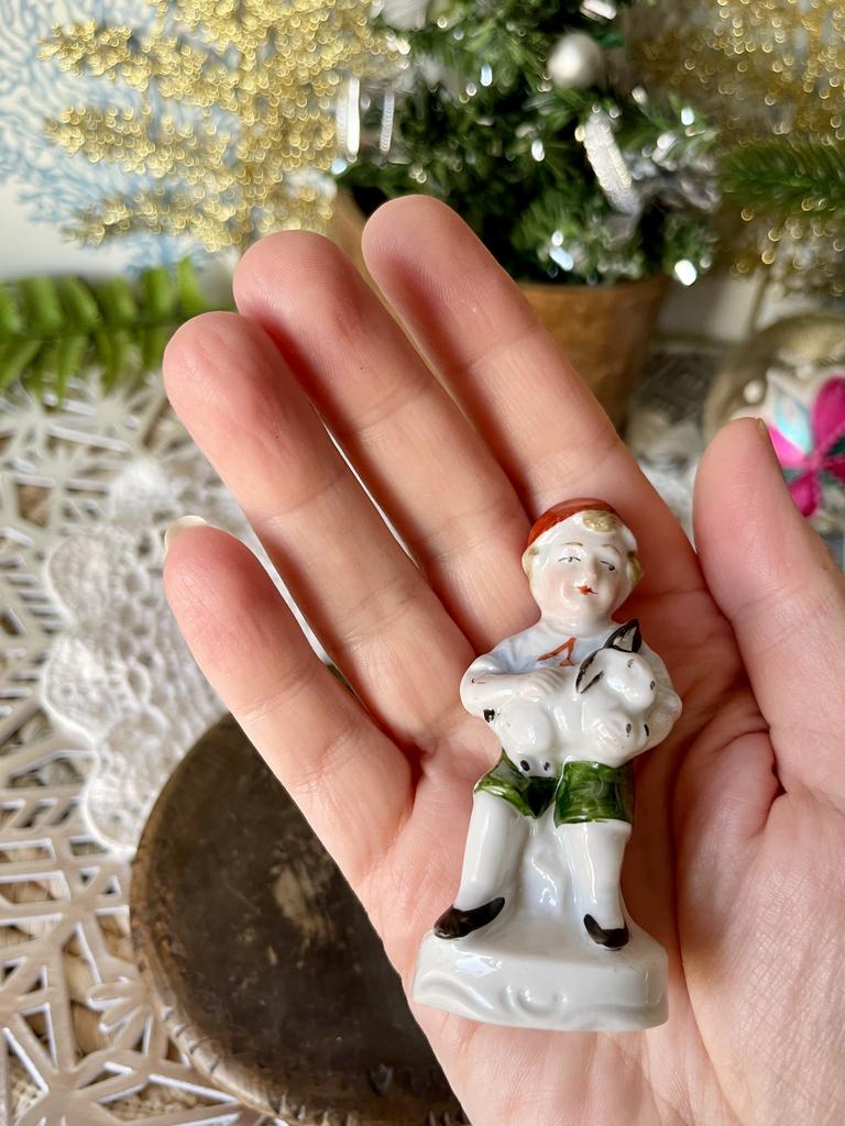 Старинная статуэтка фигурка