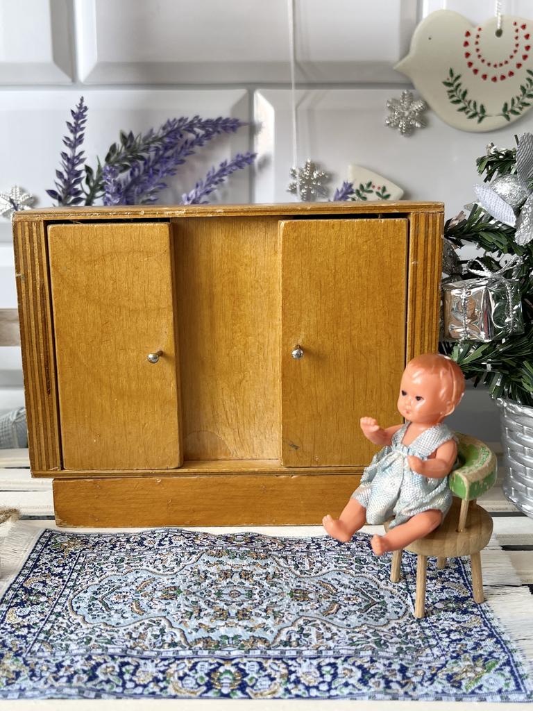 Шифоньер деревянный кукольный