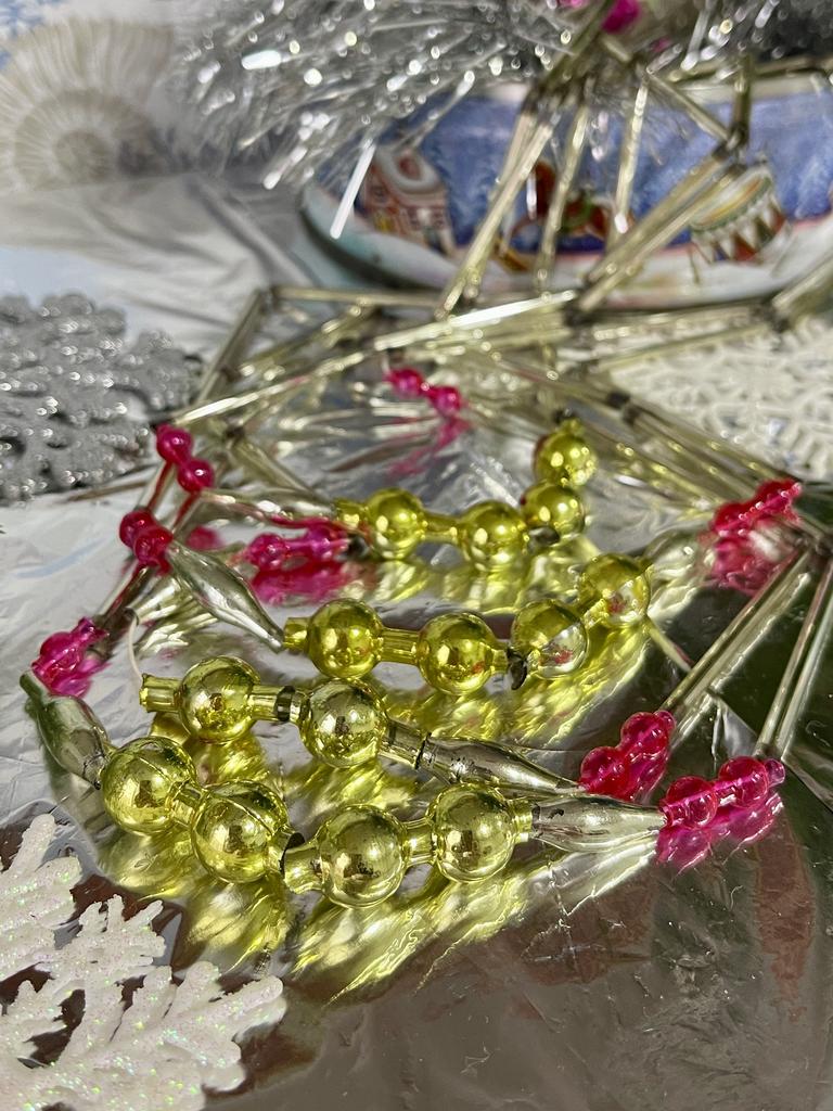 Стеклянные бусы на советскую ёлочку