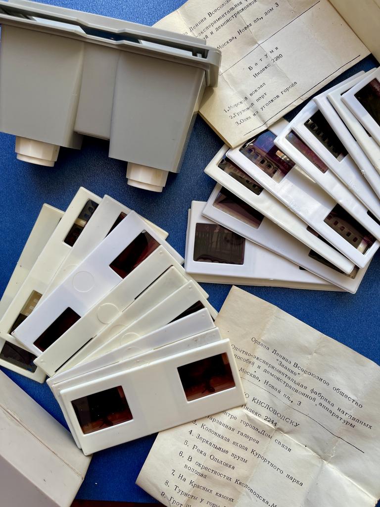 Стереоскоп и два набора стереопар