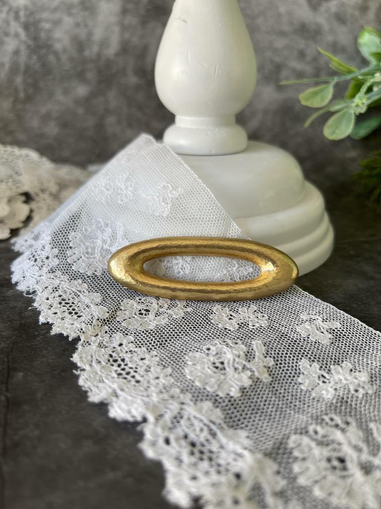 Овальная брошь Англия