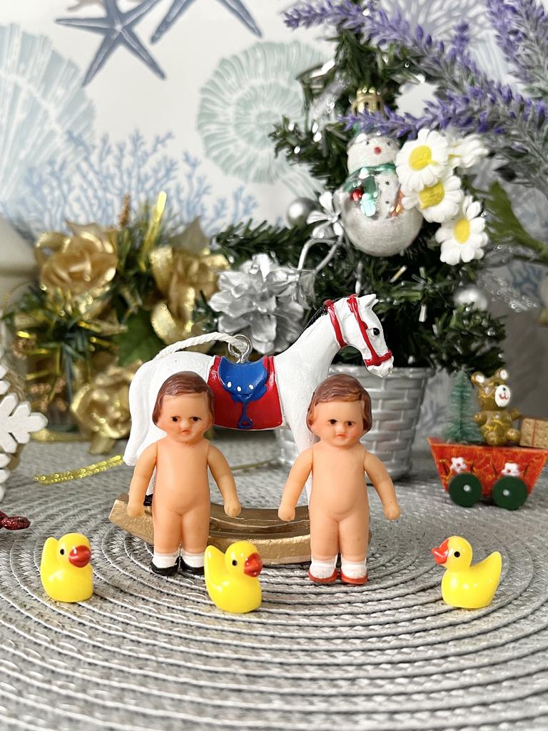 Маленькая резиновая куколка Аришка