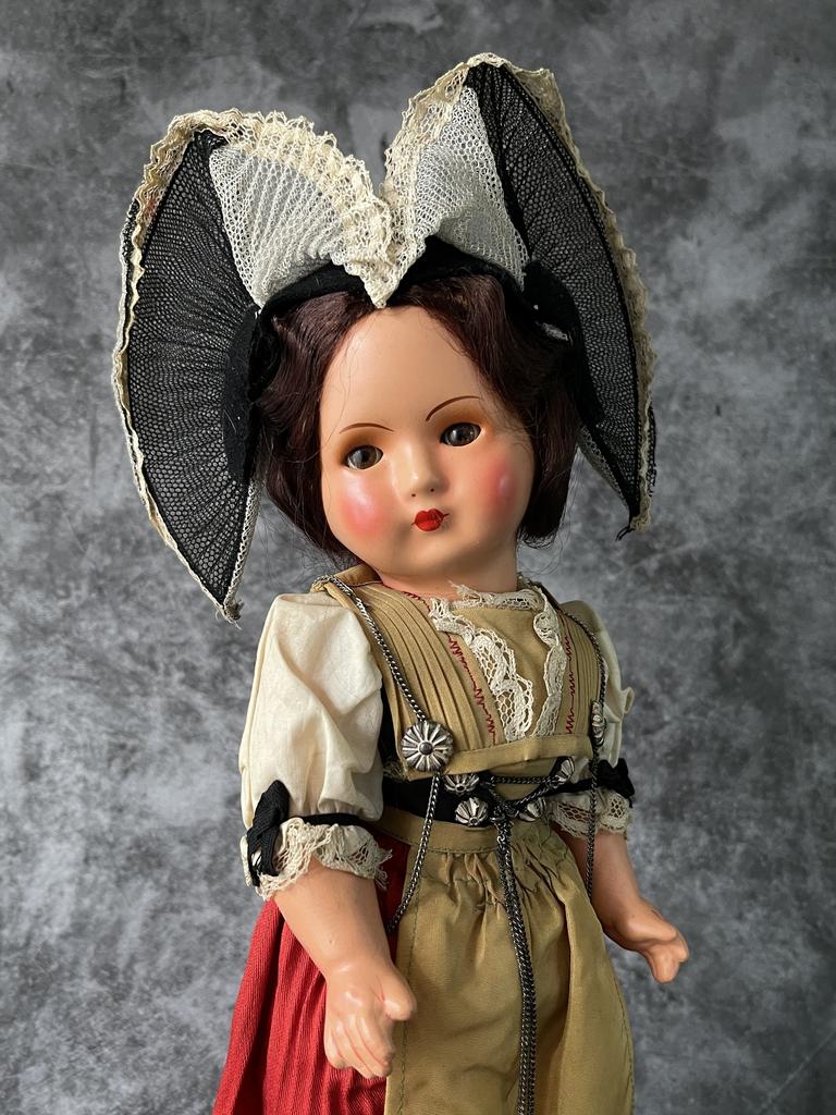 Старинная кукла из папье маше