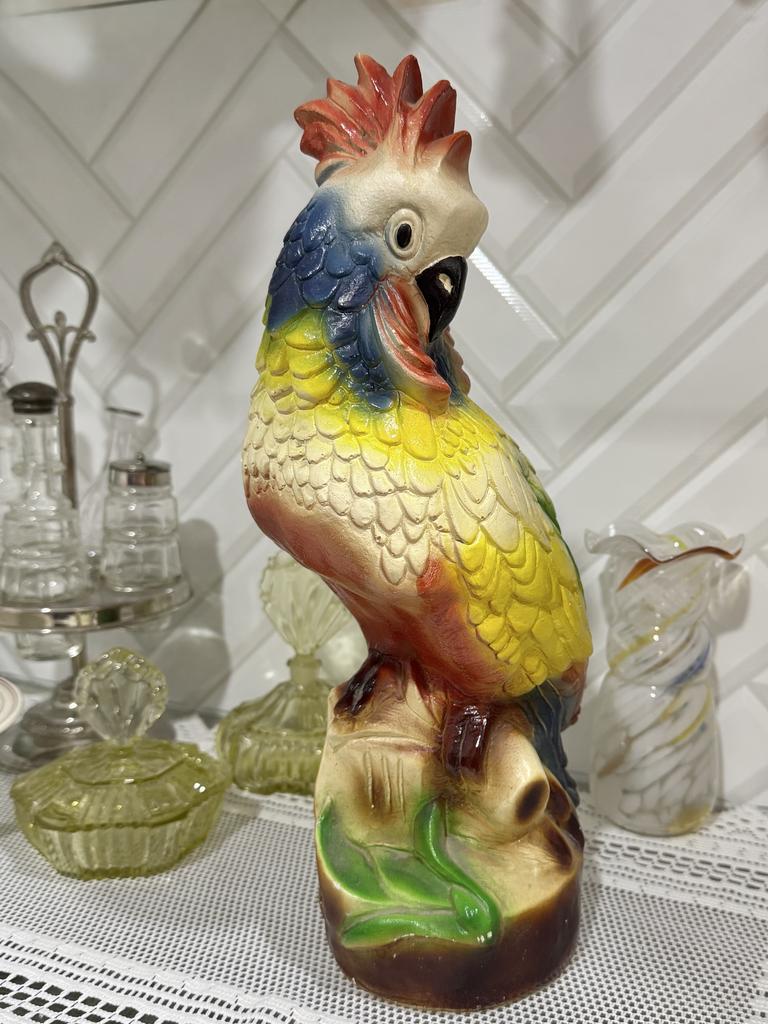 Большой гипсовый попугай-копилка