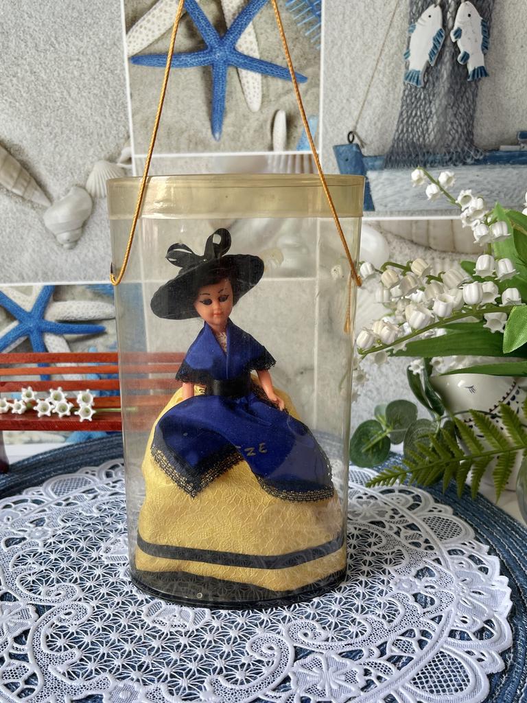 Французская сувенирная кукла